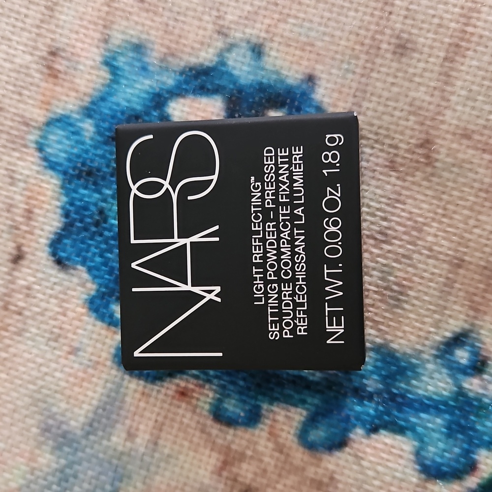 NARS Light Reflecting Setting Pressed Powder - Picture 6 of 12
